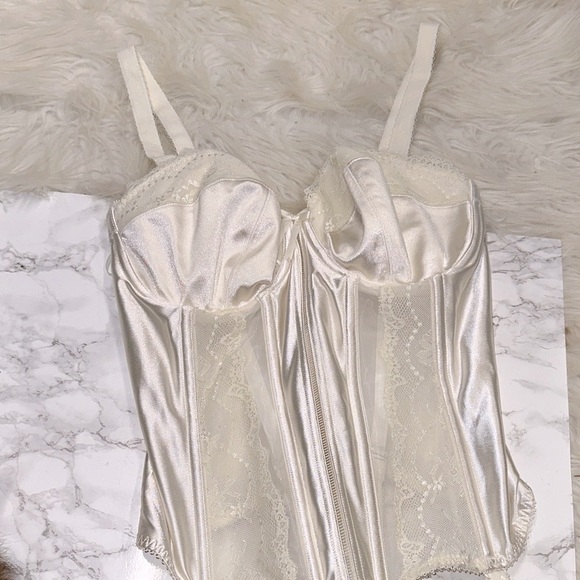 Elomi Cream Satin Corset size 32G - Picture 1 of 5